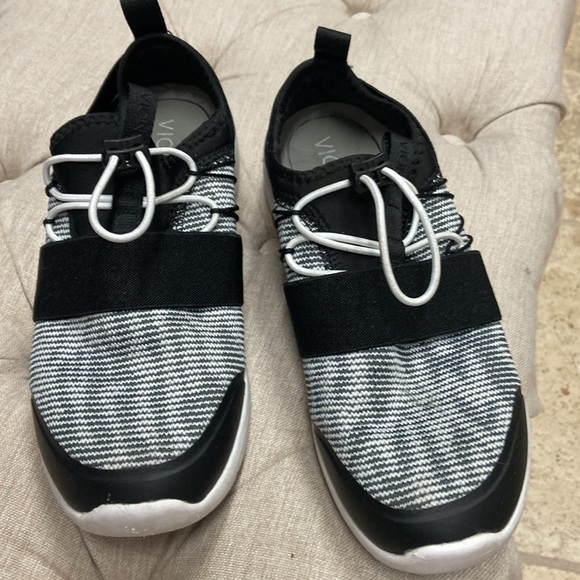 Vionic sneakers - Picture 2 of 5